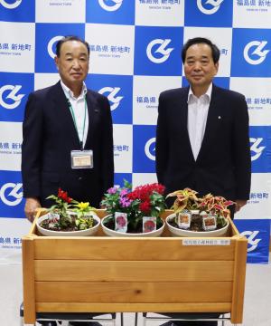 大堀町長と八巻代表理事組合長写真