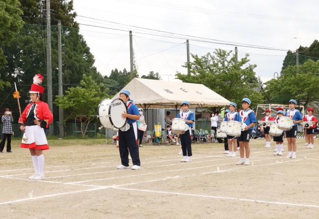 福田小学校の運動会鼓笛パレードの様子