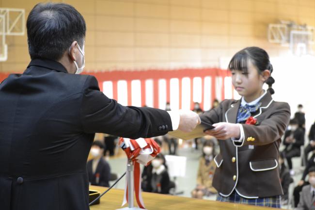 新地小学校卒業式の様子