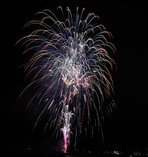 夜空を彩る花火　2